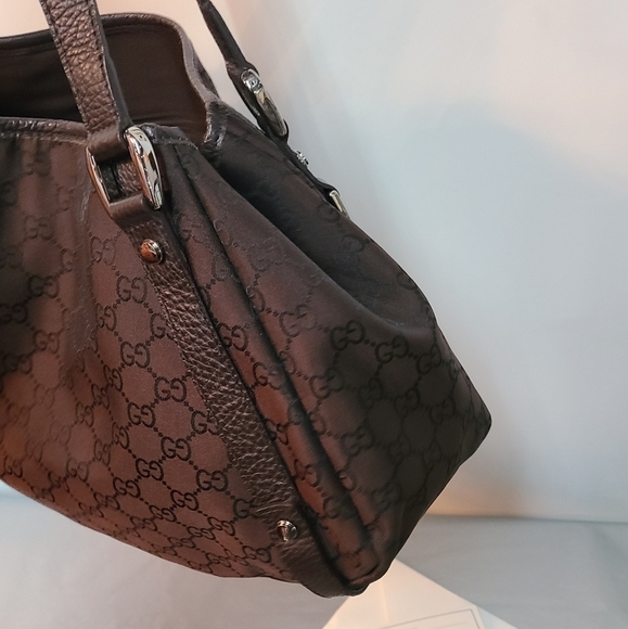 Gucci Abbey Hobo Darl Brown Monogrammed Handbag - Picture 6 of 16